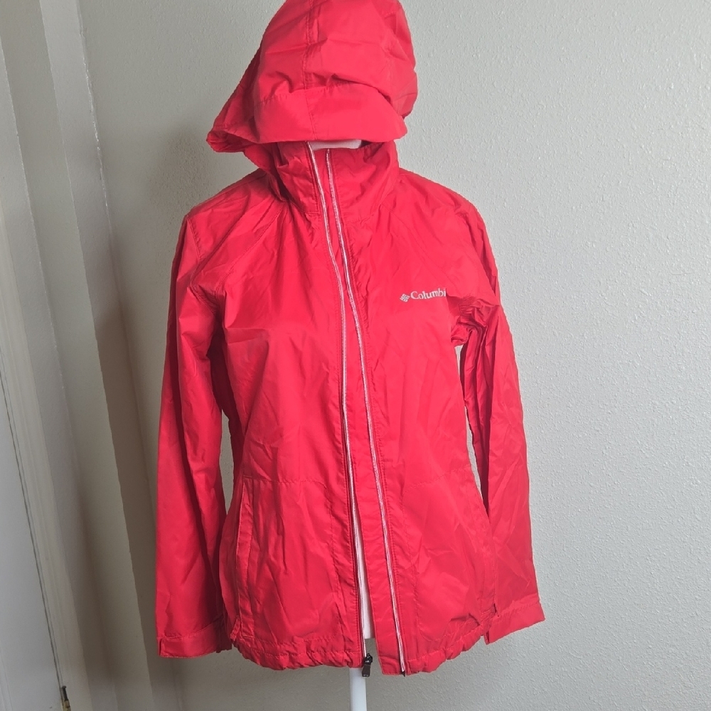Columbia Women's Vibrant Red Ski Jacket.            #119